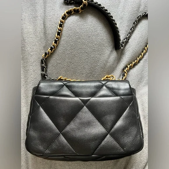 Chanel 19 medium size - Picture 2 of 9